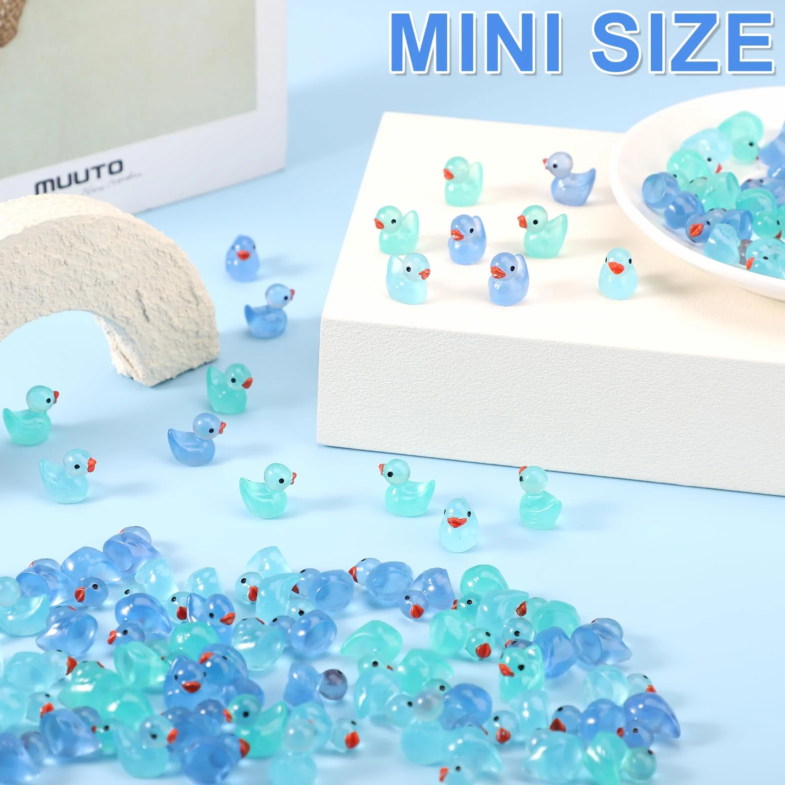 Lyreh 120 Szt Mini Żywiczne Kaczki, Świecące w Ciemności Miniaturowe Kaczki Małe Urocze Figurki Zwierząt Małe Żywiczne Zwierzę do Domku dla Lalek Rzemiosło (Niebieskie)
